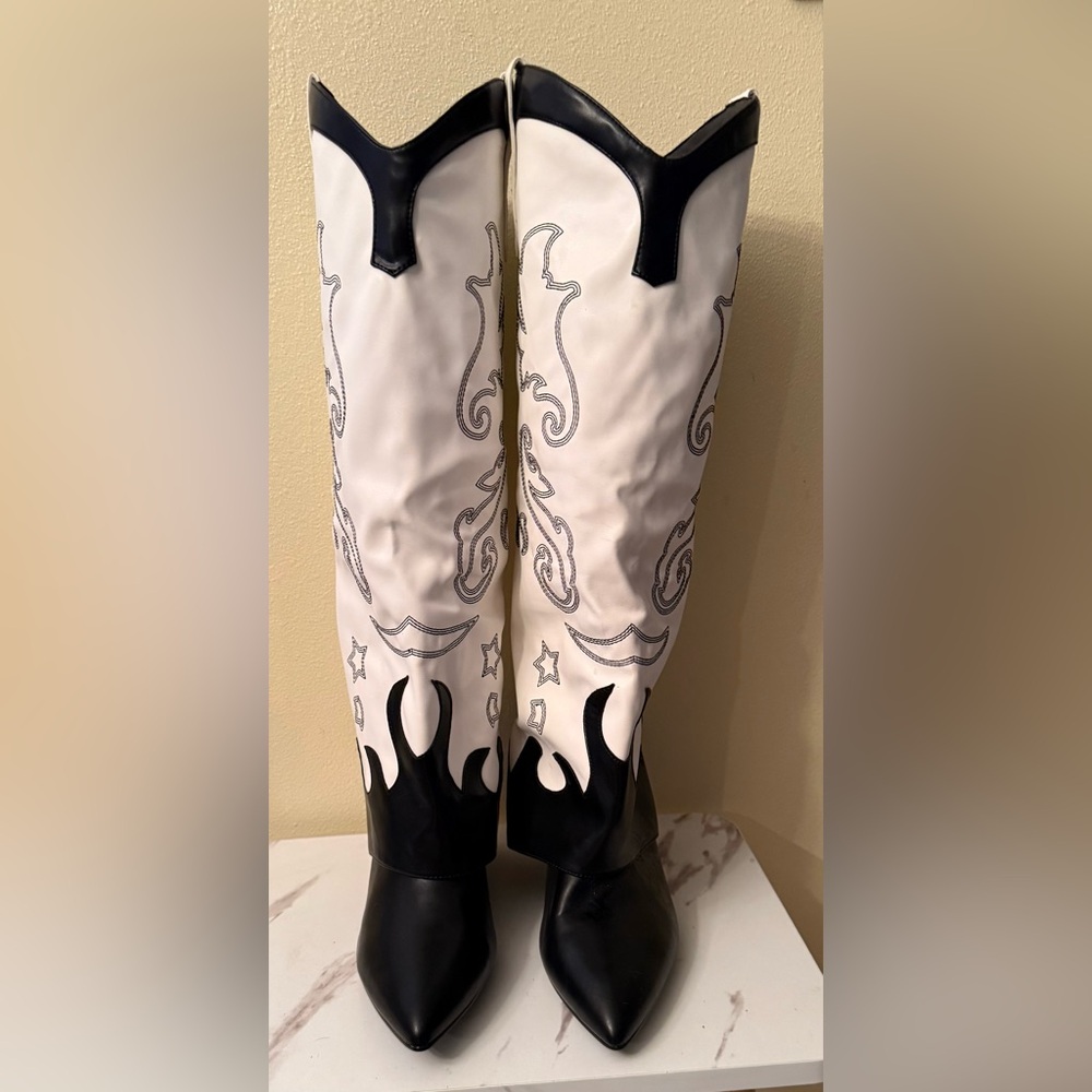 NWOB Azalea Wang Modatope Vegan Leather Fold Over Boots, Black, White, Size 10 - Picture 4 of 15